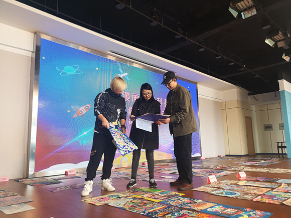 動(dòng)漫與科技跨界融合— “當(dāng)漫畫遇見科技”江蘇省首屆少兒漫畫大賽評(píng)選活動(dòng)成功舉辦