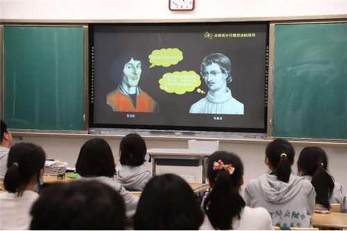 2020年“南京科普?qǐng)?bào)告進(jìn)校園”活動(dòng)拉開帷幕