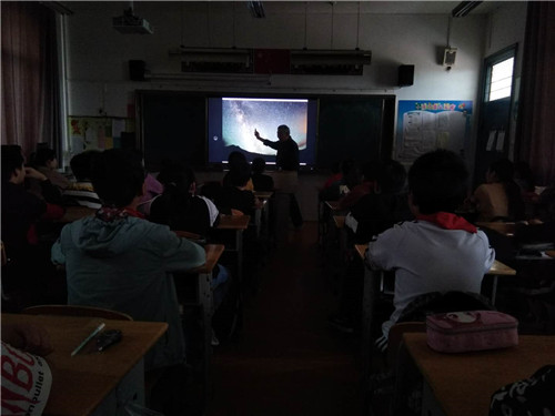 2020年“南京科普?qǐng)?bào)告進(jìn)校園”活動(dòng)拉開帷幕