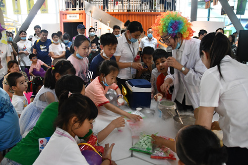 親子賀六一，科技暖人心