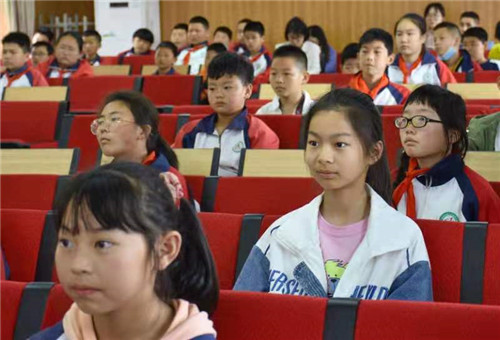 “南京科普?qǐng)?bào)告進(jìn)校園”活動(dòng)走進(jìn)浦口區(qū)陡崗小學(xué)