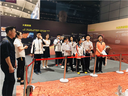 攜手南外 共譜館校合作新篇章