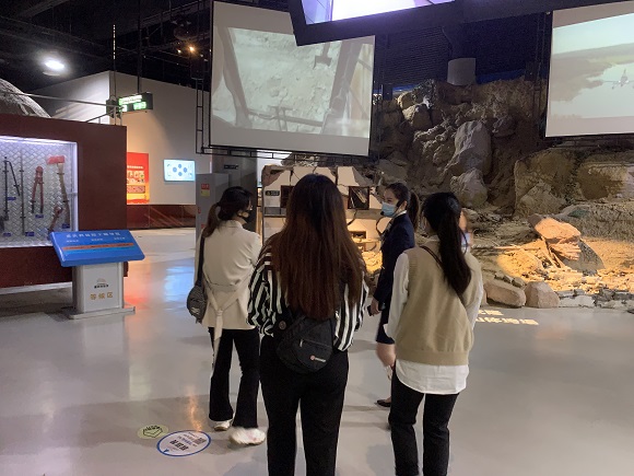 交流學(xué)習(xí)促成長(zhǎng)  開(kāi)拓科普新思路