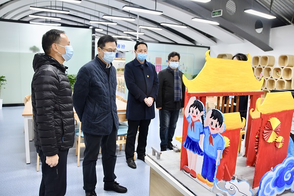 新年開館第一天，市科協(xié)領(lǐng)導(dǎo)來館檢查工作并慰問一線員工