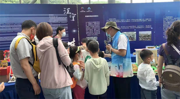 2022年“南京科普?qǐng)?bào)告進(jìn)校園” 主題報(bào)告暨啟動(dòng)儀式在南京科技館開幕