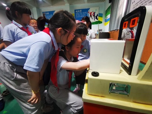 “南京科普報告進校園”攜手南京科技館“科普大篷車”走進龍江小學(xué)