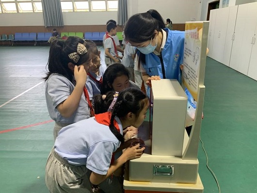 “南京科普報告進校園”攜手南京科技館“科普大篷車”走進龍江小學(xué)