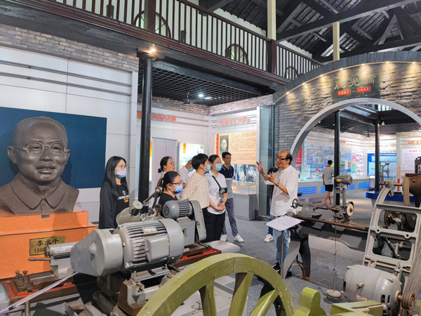 紅色打卡：南京科技館黨支部打卡金陵兵工博物館