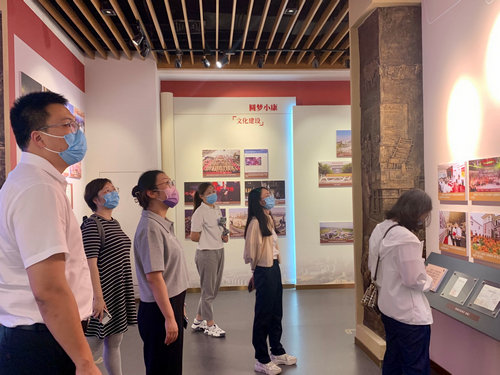 黨支部打卡“南京紅色檔案展”