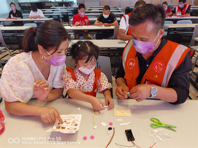 南京科普?qǐng)?bào)告進(jìn)校園關(guān)愛(ài)系列主題活動(dòng)在南京科技館舉辦