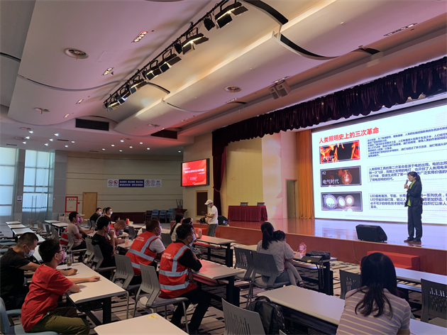 南京科普?qǐng)?bào)告進(jìn)校園關(guān)愛(ài)系列主題活動(dòng)在南京科技館舉辦