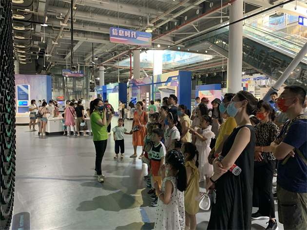 南京科普?qǐng)?bào)告進(jìn)校園關(guān)愛(ài)系列主題活動(dòng)在南京科技館舉辦