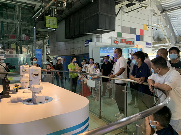 南京科普?qǐng)?bào)告進(jìn)校園關(guān)愛(ài)系列主題活動(dòng)在南京科技館舉辦