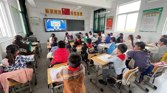 云端“秀”精彩  直播助“雙減”