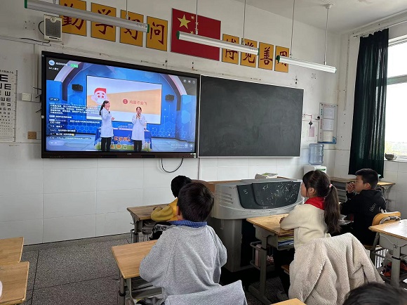 云端“秀”精彩  直播助“雙減”