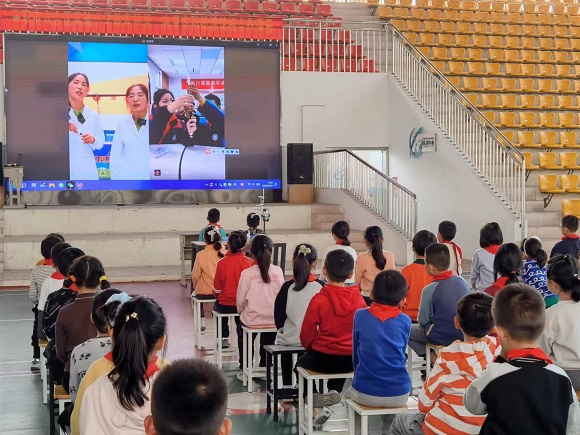 云端“秀”精彩  直播助“雙減”