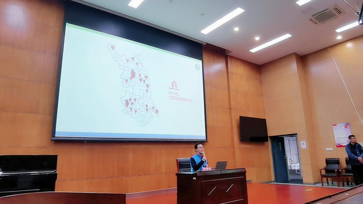 “南京科普報告進校園”走進雨花臺區(qū)實驗小學