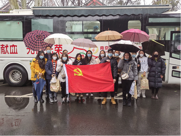 南京科技館黨員干部職工積極參加無(wú)償獻(xiàn)血志愿活動(dòng)