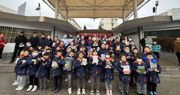 南京科技館“科普志愿 黨員先行”黨建品牌助力 “全民閱讀春風(fēng)行動”暨科普大篷車進社區(qū)活動