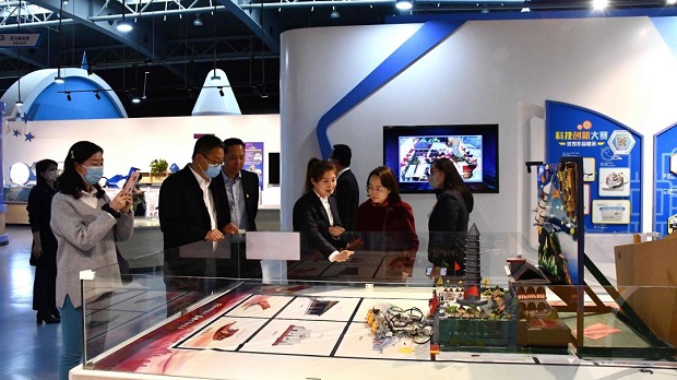 天津科學(xué)技術(shù)館來(lái)館交流參觀