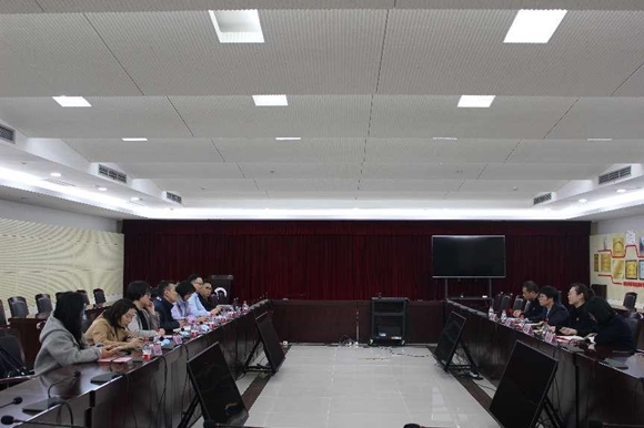 東莞松山湖管委會(huì)科技教育局一行參觀南京科技館