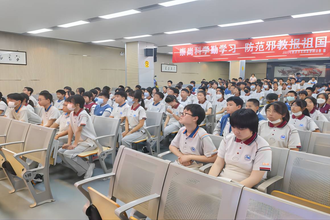 “熱愛科學 崇尚科學”——弘揚科學家精神 凝聚創(chuàng)新力量系列主題活動走進玄武區(qū)高級中學梅園校區(qū)