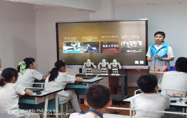 “熱愛科學 崇尚科學”——弘揚科學家精神 凝聚創(chuàng)新力量系列主題活動走進玄武區(qū)高級中學梅園校區(qū)