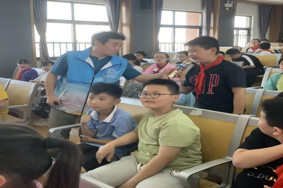 “熱愛(ài)科學(xué) 崇尚科學(xué)”——弘揚(yáng)科學(xué)家精神  探索浩瀚星空系列主題活動(dòng)走進(jìn)南京市鳳游寺小學(xué)