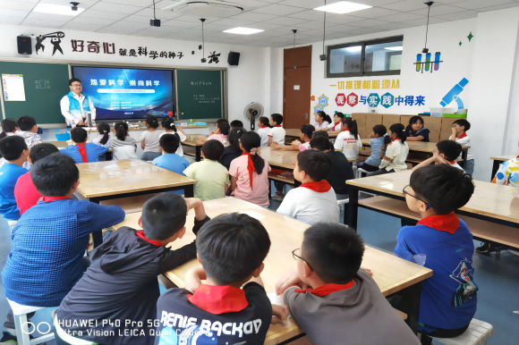 “熱愛(ài)科學(xué) 崇尚科學(xué)”——弘揚(yáng)科學(xué)家精神  探索浩瀚星空系列主題活動(dòng)走進(jìn)南京市鳳游寺小學(xué)