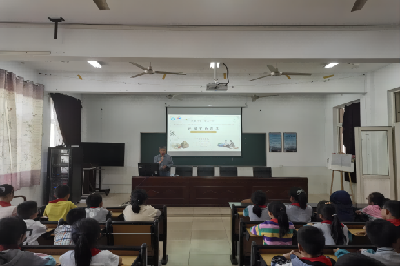 “熱愛科學(xué) 崇尚科學(xué)”——校園里的藥草主題講座 走進南京市溧水區(qū)柘塘中心小學(xué)