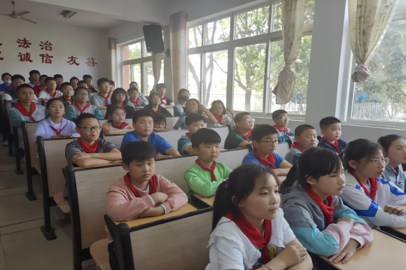 “熱愛科學(xué) 崇尚科學(xué)”——校園里的藥草主題講座 走進南京市溧水區(qū)柘塘中心小學(xué)