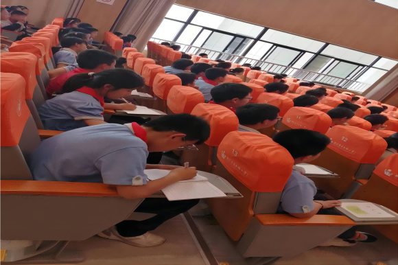 “熱愛科學(xué) 崇尚科學(xué)” 探秘植物世界主題講座走進(jìn)南京市月華路小學(xué)