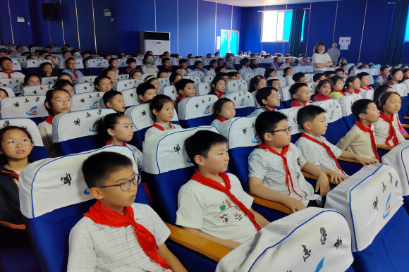 “熱愛(ài)科學(xué) 崇尚科學(xué)——生命曾如此輝煌”主題講座 走進(jìn)南京市六合區(qū)勵(lì)志學(xué)校小學(xué)部