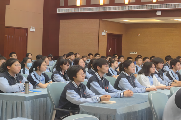 “熱愛科學(xué) 崇尚科學(xué)——順應(yīng)時代發(fā)展 培養(yǎng)創(chuàng)新思想”主題講座走進(jìn)南京市雨花臺中學(xué)