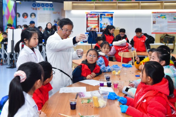 名師薈聚 科創(chuàng)筑夢 ——中小學(xué)生寒假的“科學(xué)律動”