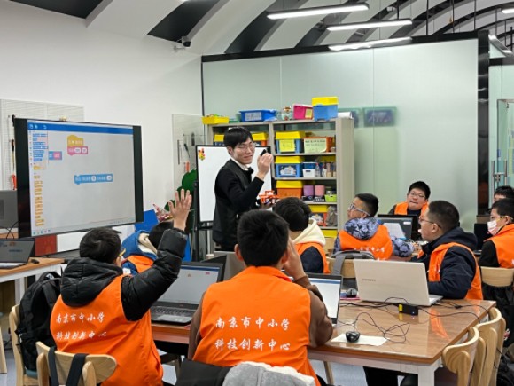 名師薈聚 科創(chuàng)筑夢 ——中小學(xué)生寒假的“科學(xué)律動”