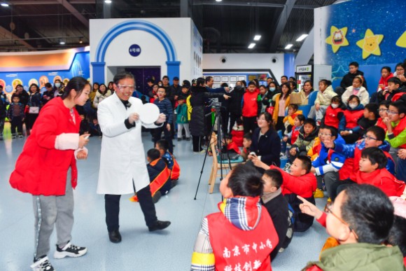 名師薈聚 科創(chuàng)筑夢 ——中小學(xué)生寒假的“科學(xué)律動”