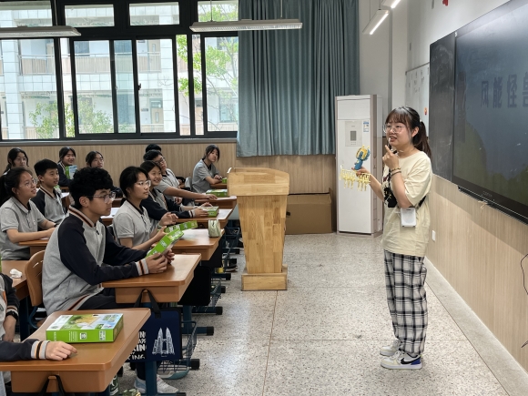 南京科技館走進軟件谷中學(xué)助力 “科技向未來 巾幗護夢行”活動