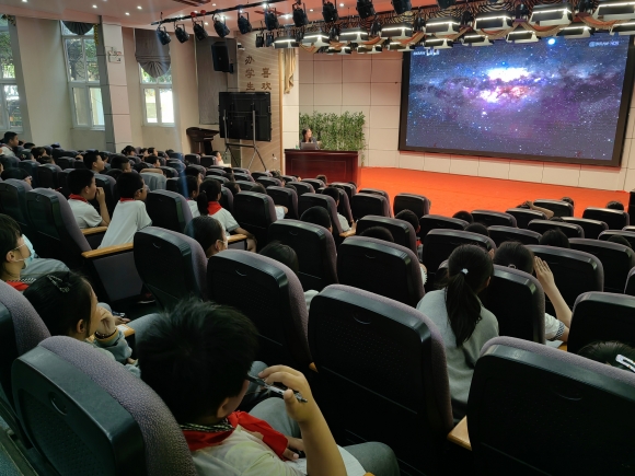 南京科技館走進(jìn)梅山小學(xué)，科普活動(dòng)點(diǎn)亮少年科學(xué)夢(mèng)想