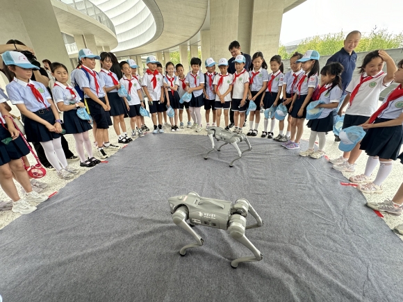 “尊崇憲法 逐夢科技” ——南京科技館助力南京市中小學生普法和科技夏令營成功啟動
