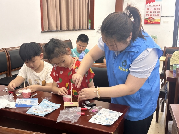 南京科技館助力愛心暑托班點(diǎn)亮科學(xué)之光
