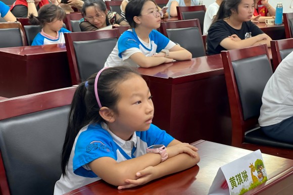 漂漆團(tuán)扇課程走進(jìn)雨花臺區(qū)“愛心暑托班”