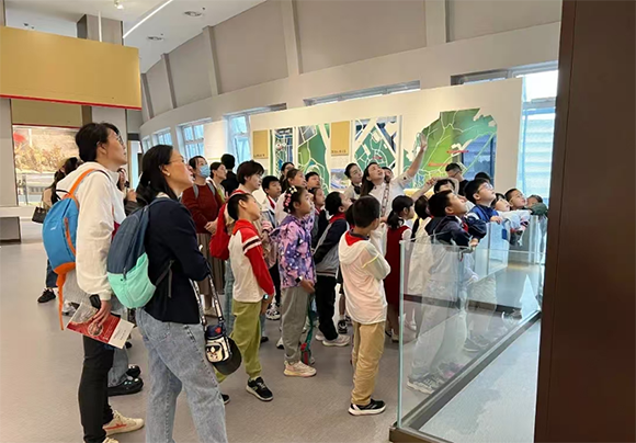 “國(guó)慶憲章·小小法官夢(mèng)”親子法治探索日活動(dòng)圓滿落幕