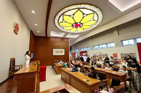 “國(guó)慶憲章·小小法官夢(mèng)”親子法治探索日活動(dòng)圓滿落幕