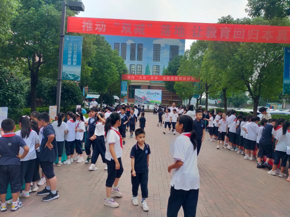 科普零距離 點(diǎn)亮科學(xué)夢(mèng) ——科普大篷車8-9月活動(dòng)回顧