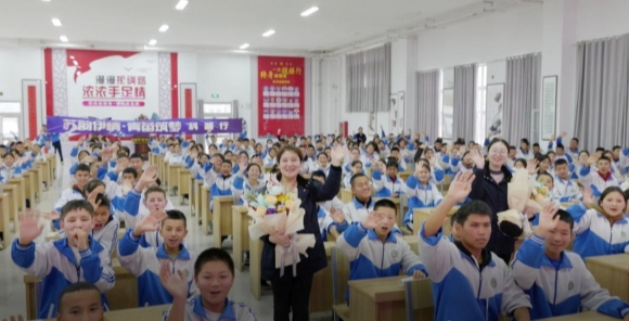 南京科技館助力“蘇韻伊情 青苗筑夢”之科普行活動走進(jìn)新疆伊犁察縣校園