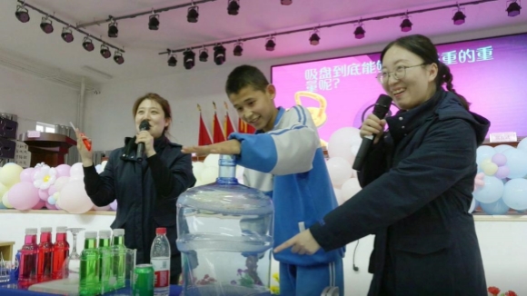 南京科技館助力“蘇韻伊情 青苗筑夢”之科普行活動走進(jìn)新疆伊犁察縣校園