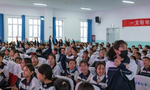 南京科技館助力“蘇韻伊情 青苗筑夢”之科普行活動走進(jìn)新疆伊犁察縣校園