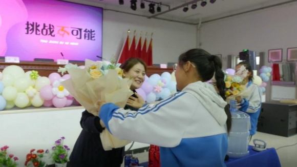 南京科技館助力“蘇韻伊情 青苗筑夢”之科普行活動走進(jìn)新疆伊犁察縣校園