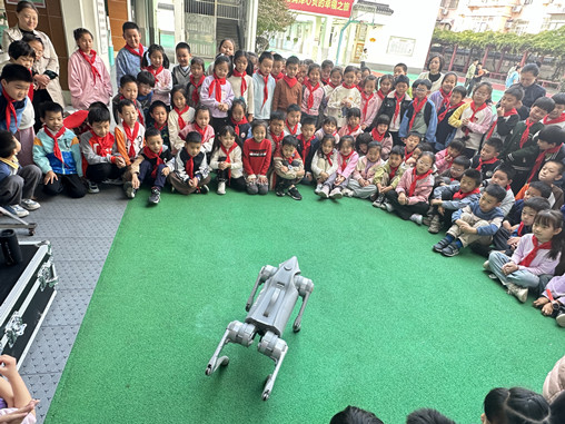 探索科學(xué)奧秘 點燃智慧之光 ——科普大篷車走進南京市南昌路小學(xué)